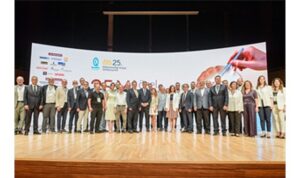 Başkan Tugay: Bilinçli olmalı,  güzel bir ülke için hep birlikte çalışmalıyız