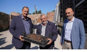 Bayram Öncesi İznik’te Mezarlıklar Çiçek Açıyor