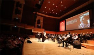“Cumhuriyetin Divası” Müzeyyen Senar konserle anıldı
