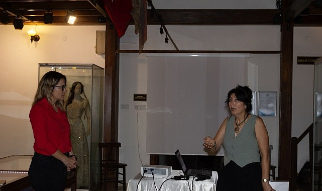 EÜ Etnografya Müzesi’nde Smyrna’da Kap Kacak Modası konuşuldu