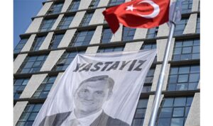 Ferdi Zeyrek gözyaşları ve alkışlarla uğurlandı