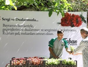 İnegöl Belediyesi Mezarlıklarda 9 Bin Adet Çiçek Dağıttı