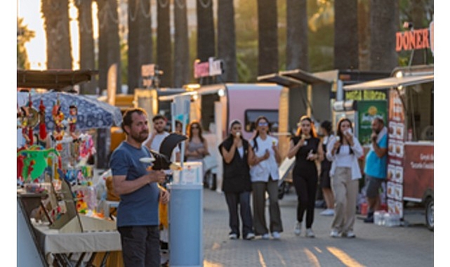 İzmirliler “Yaza Merhaba” dedi