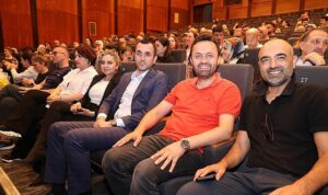 KO-MEK kursiyerlerine sahnede tam not