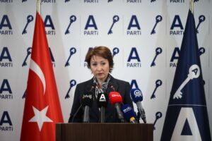 Küçükali'den Torba Yasa Teklifine tepki: Yangından mal kaçırır gibi torba yasa hazırlamak kamu vicdanıyla bağdaşmıyor