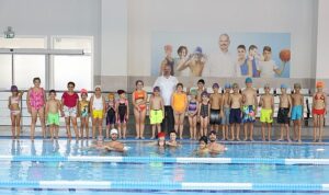 Menemen’de ücretsiz yüzme kursu kayıtları başladı