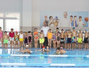 Menemen’de ücretsiz yüzme kursu kayıtları başladı