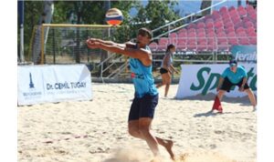 Plaj voleybolunun kalbi İzmir’de attı