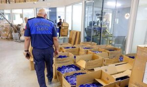 Yenişehir Belediyesi ruhsatsız gıda takviyesi üreten tesisi mühürledi