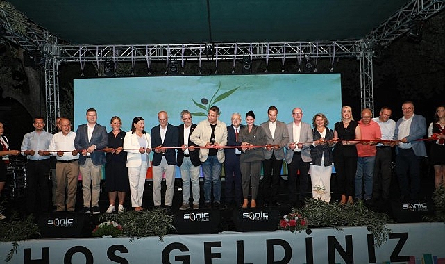 6. Burhaniye Kitap Fuarı Coşkuyla Başladı