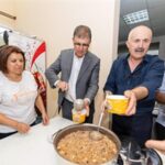 Başkan Tugay aşure bereketini paylaştı