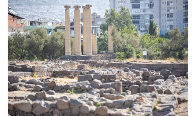 Başkan Tugay Smyrna kazılarını inceledi