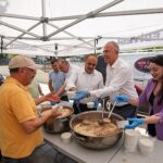 Başkan Ünal Işık, yurttaşlarla aşurenin bereketini paylaştı