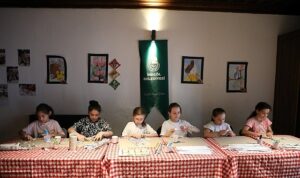 Çocuklar Sanat Atölyelerinde Hem Eğleniyor Hem Öğreniyor