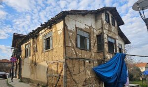 Gölcük’te Korunması Gereken Kültür Varlığı Binanın Restorasyonu Devam Ediyor