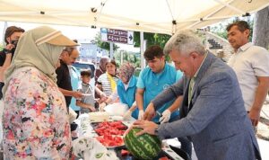 Kandıra Belediyesi’nin Düzenlediği Karpuz Tadım Etkinliğine VatandaşlardanYoğun İlgi