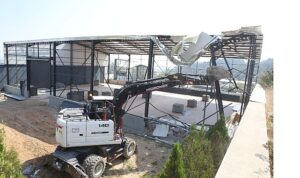 Kayapa’da iki kaçak yapı yıkıldı