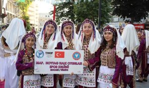 Kocaeli’de 2. Balkan Halk Oyunları rüzgârı esti