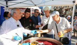 Küçükçekmece Belediyesi’nden Binlerce Kişiye Aşure İkramı