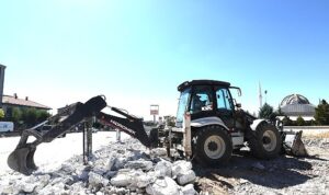 Şehir Mezarlığı Yanındaki Görüntü ve Çevre Kirliliği Gideriliyor