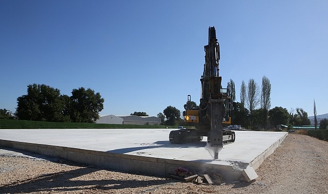 Alaaddinbey’de kaçak yapılara temelden müdahale