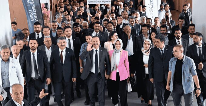 Anahtar Partililer için yeni şarkı: Geliyor Yavuz Başkan