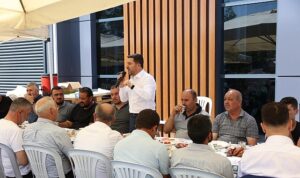 Başkan Arı, Sanayi Esnafıyla Bir Araya Gelerek Sohbet Etti