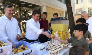 Başkan Aydın, vatandaş ve esnafla buluşmaya devam ediyor