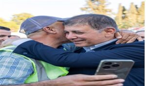 Başkan Tugay Kültürpark Göl Gazinosu’nu işçilerle açtı