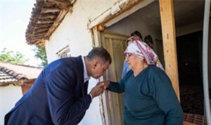 Başkan Tugay’dan yangında vefat eden Şahin’in aile evine taziye ziyareti