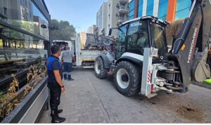 Bayraklı’da kaldırım işgallerine geçit yok