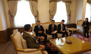 Belediye Başkanı Rasim Arı, Çinli Misafirlerini Ağırladı