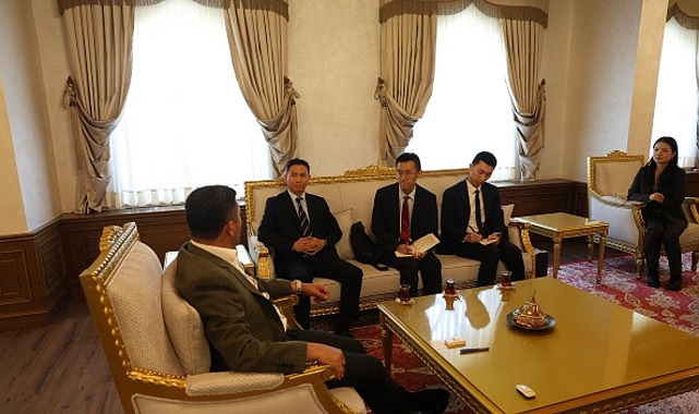 Belediye Başkanı Rasim Arı, Çinli Misafirlerini Ağırladı