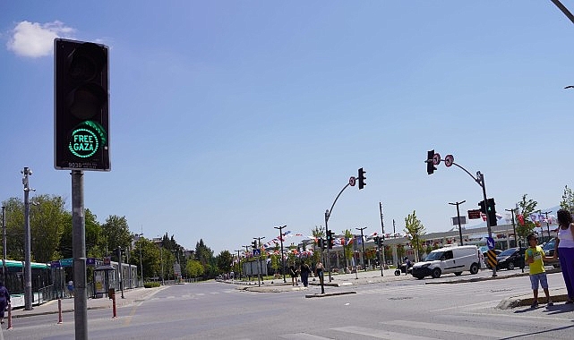 Büyükşehir, kırmızı ışıkla “Stop İsrail” dedi