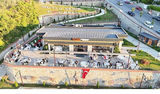 En mutlu ‘Evet’ler bu salonda yankılanıyor