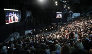 “Fosforlu Cevriye” Harbiye’de Işıltısıyla Göz Doldurdu