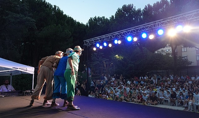 Kadıköy’de “Mahallemde Çocuk Tiyatrosu” başladı