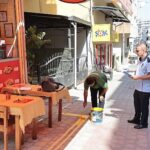 Konak’ta kaldırım işgaline sarı çizgi