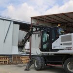 Nilüfer’de kaçak iki iş yeri yıkıldı