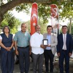 Osmangazi’nin gönüllü temizlik elçilerine teşekkür plaketi