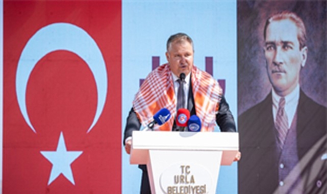 Urla’nın geleneksel bağbozumu şenliği renkli görüntülerle başladı