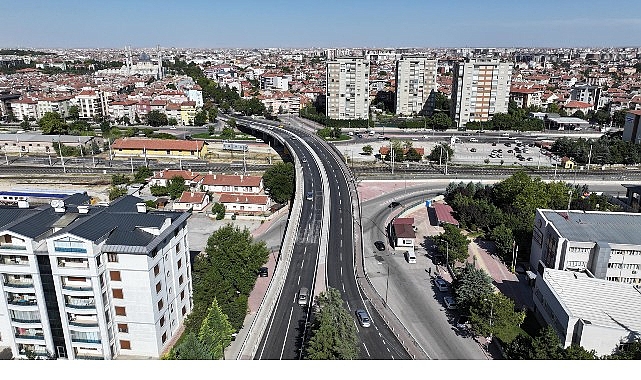 Ahmet Öksüz Üst Geçidi’nin Asfaltı Yenilendi