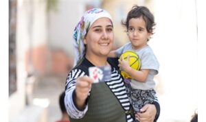 Anne Kart sayesinde çocuklarıyla sokağa çıkabiliyorlar