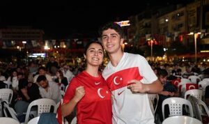 Ay-Yıldızlı coşku meydana sığmadı