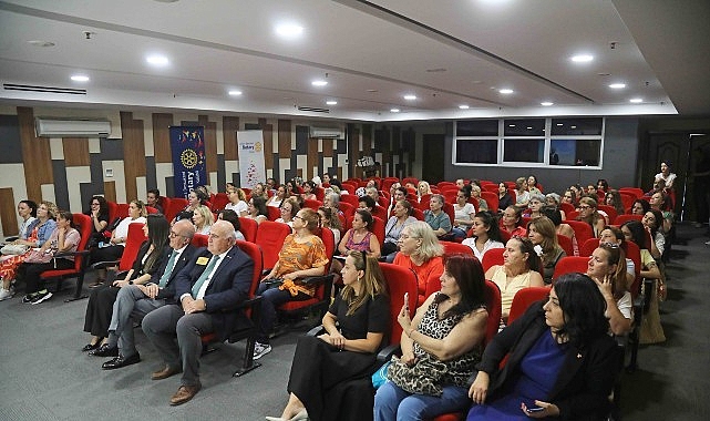 Ayvalık’ın, 15 Eylül kurtuluşunun 103’üncü yılı kente yakışır bir atmosferde kutlandı