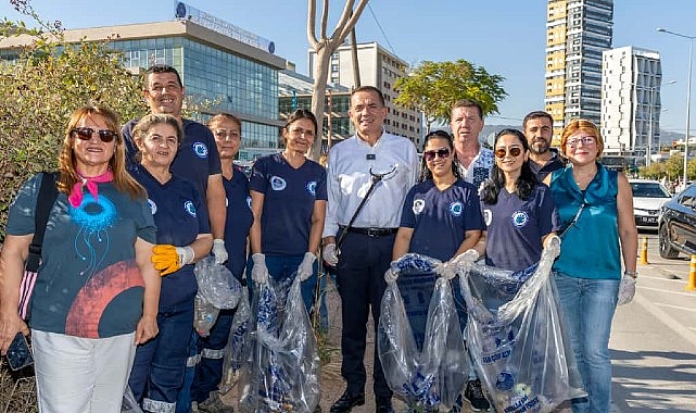 Başkan Özyiğit, vatandaşlarla birlikte çevre temizliği yaptı