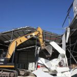 Başköy’de kaçak depo yıkıldı