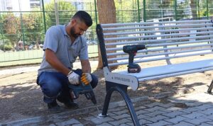 Bayraklı’da parklar yenileniyor