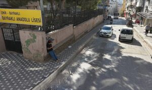 Bayraklı’da yol yenileme çalışmaları hız kesmiyor