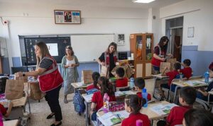 Bornova Belediyesi’nden Öğrencilere İlk Gün Desteği
